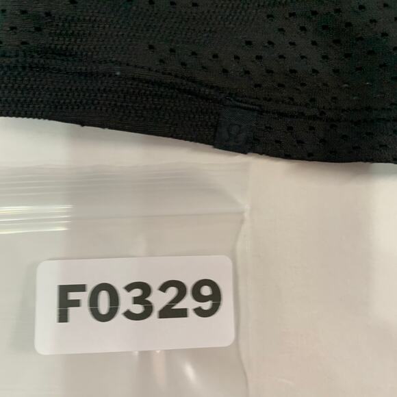 Lululemon 6 Black Breeze By Short Sleeve Pull Over Top Active Gym - Picture 7 of 7